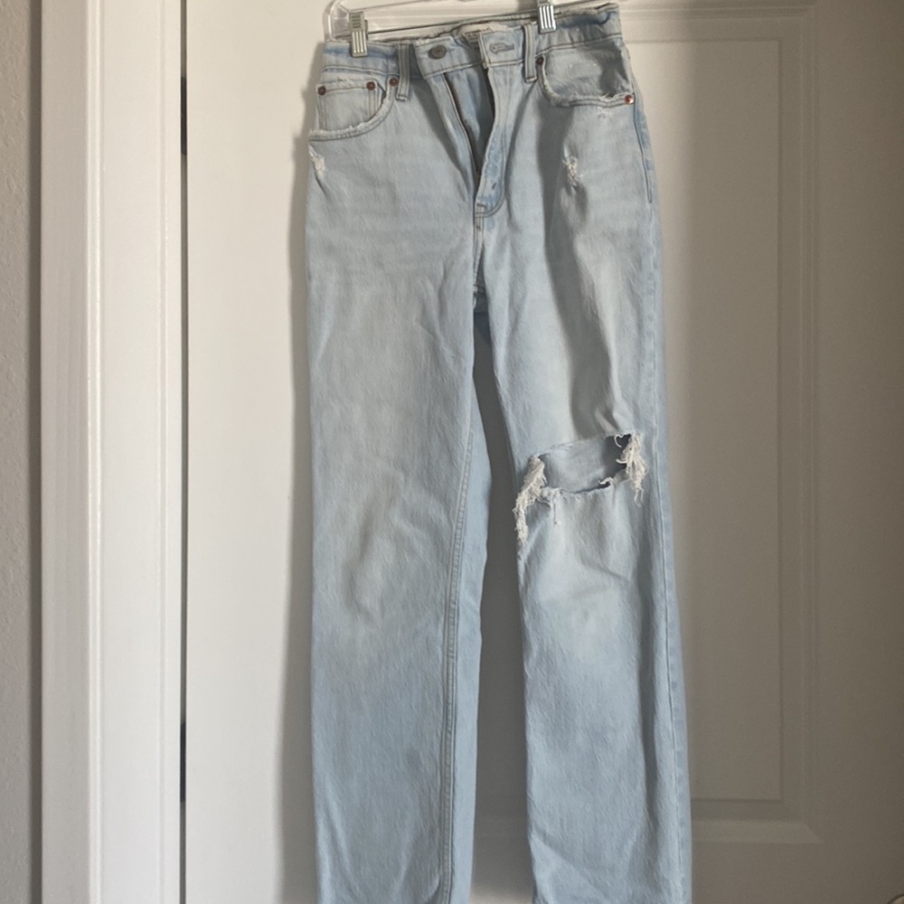 VIRAL! ❗️90s Ultra High Waist straight jeans. Slightly worn. Abercrombie, 25